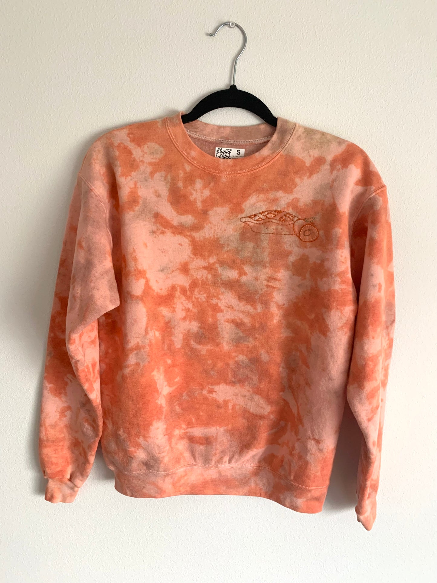 Kawaii Peach Pie Hand Embroidered Sweatshirt – Unisex Pastel Orange Swirl Tie-Dye Long Sleeve, Cute, Aesthetic, Cozy Soft Sweater, Sweet Pie