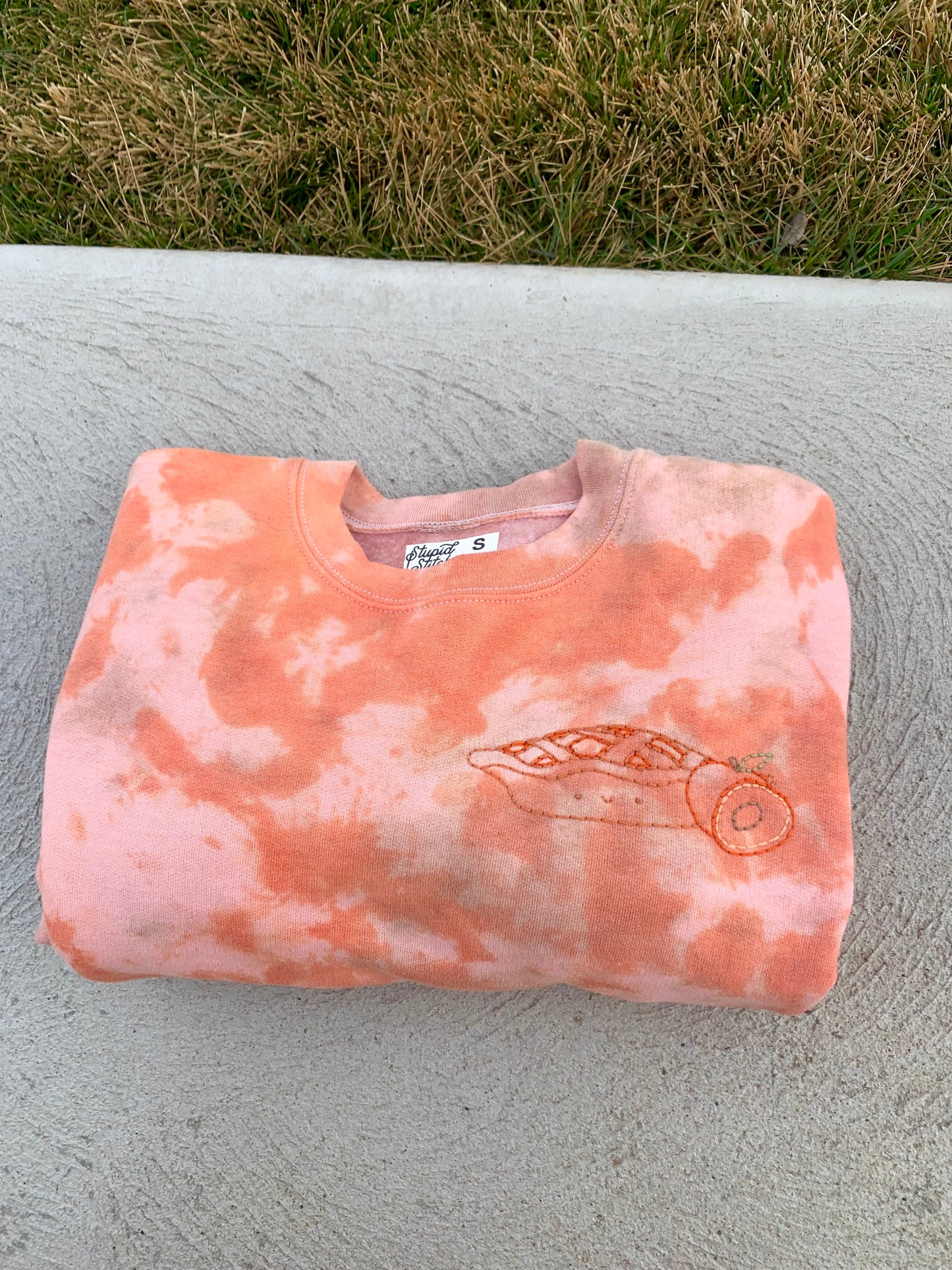 Kawaii Peach Pie Hand Embroidered Sweatshirt – Unisex Pastel Orange Swirl Tie-Dye Long Sleeve, Cute, Aesthetic, Cozy Soft Sweater, Sweet Pie