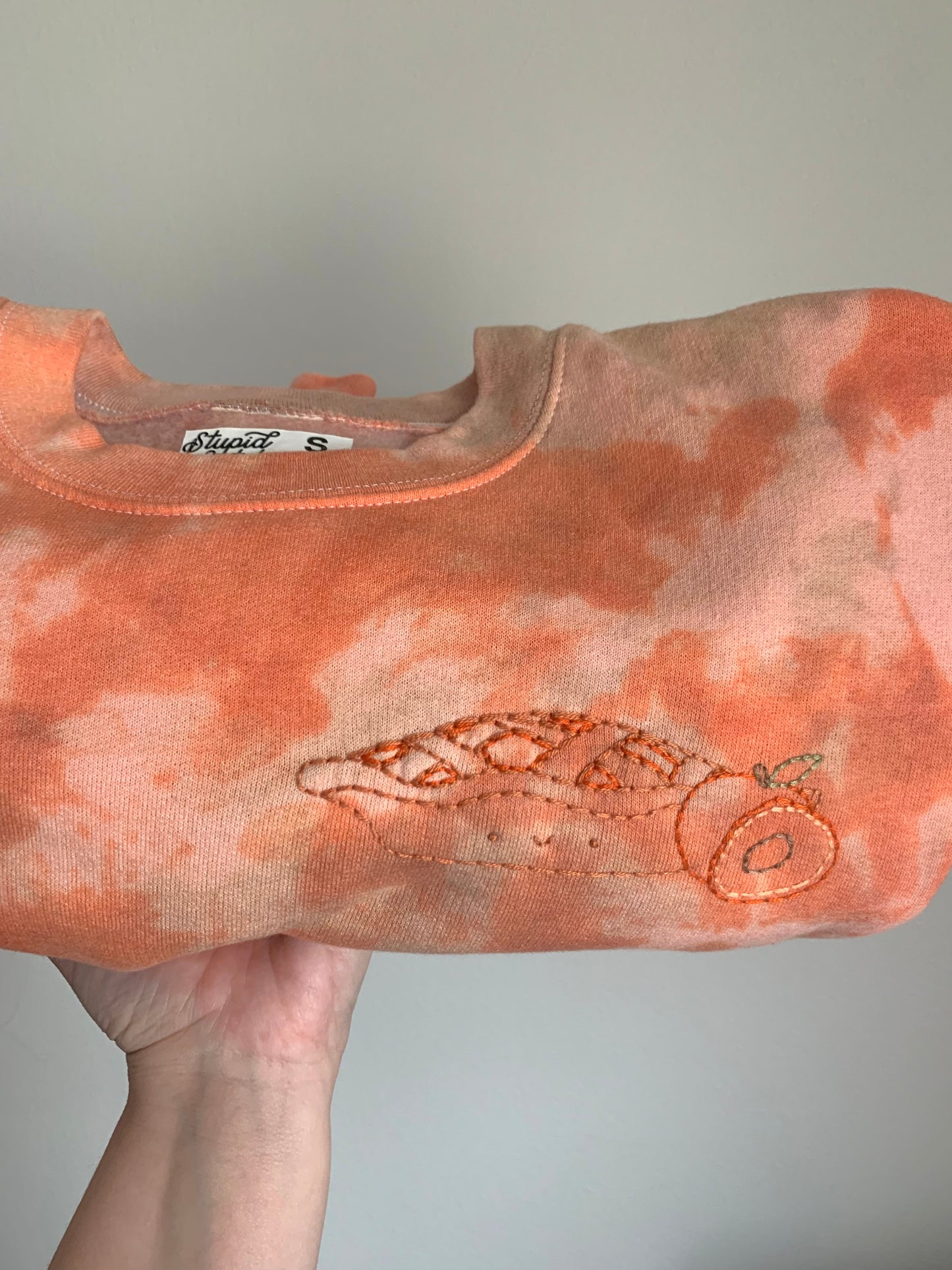 Kawaii Peach Pie Hand Embroidered Sweatshirt – Unisex Pastel Orange Swirl Tie-Dye Long Sleeve, Cute, Aesthetic, Cozy Soft Sweater, Sweet Pie
