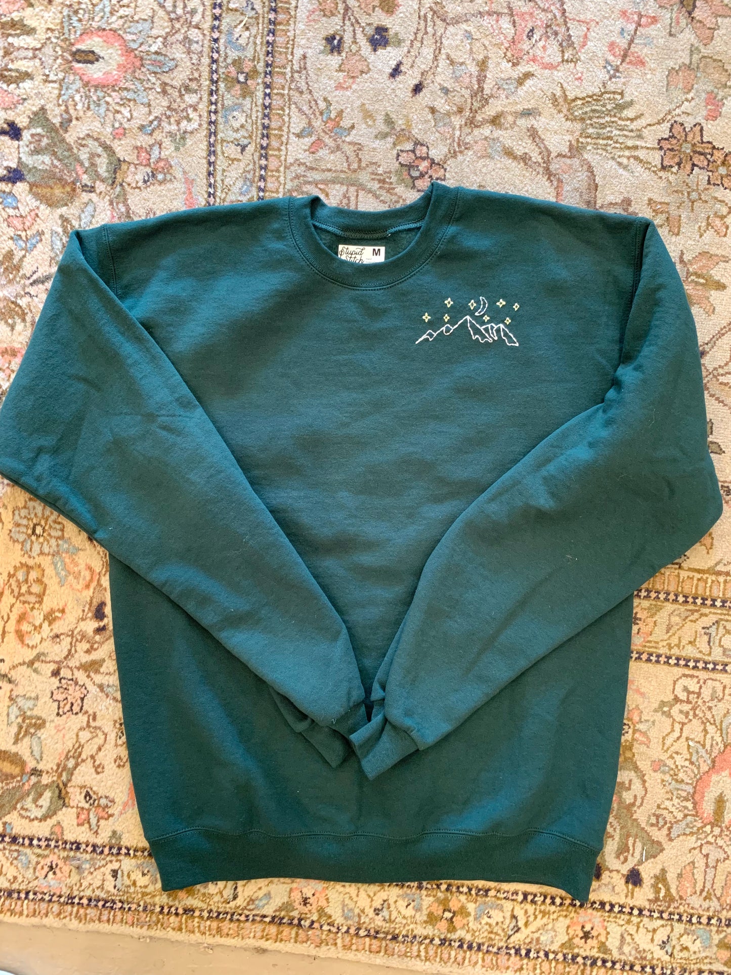 Made to Order Starry Night Mountain Range Hand Embroidery – Unisex Dark Green Fleece Sweatshirt