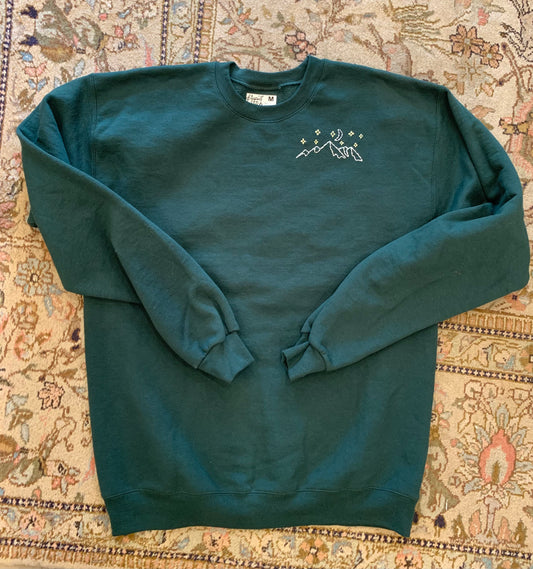 Made to Order Starry Night Mountain Range Hand Embroidery – Unisex Dark Green Fleece Sweatshirt